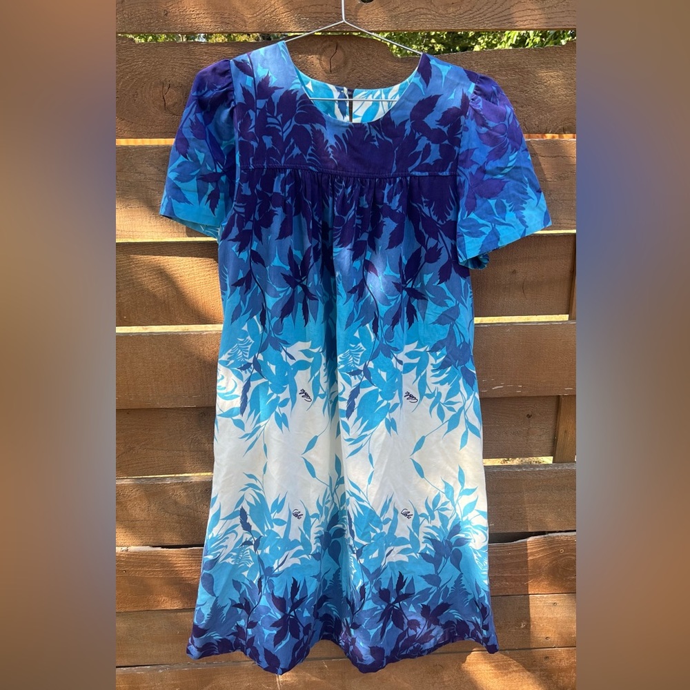 Hawaiian print moo moo with pockets in blue ombré aloha print